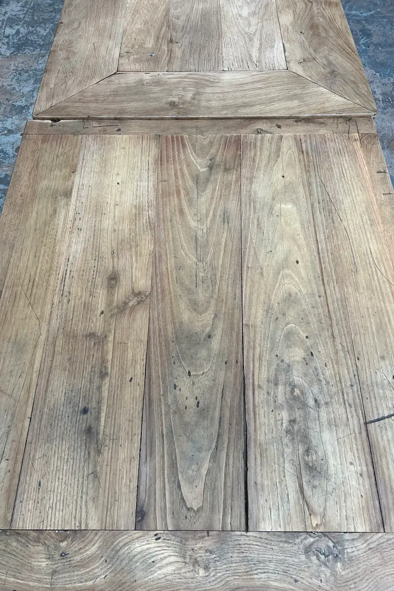 Table à rallonges en chêne et frêne