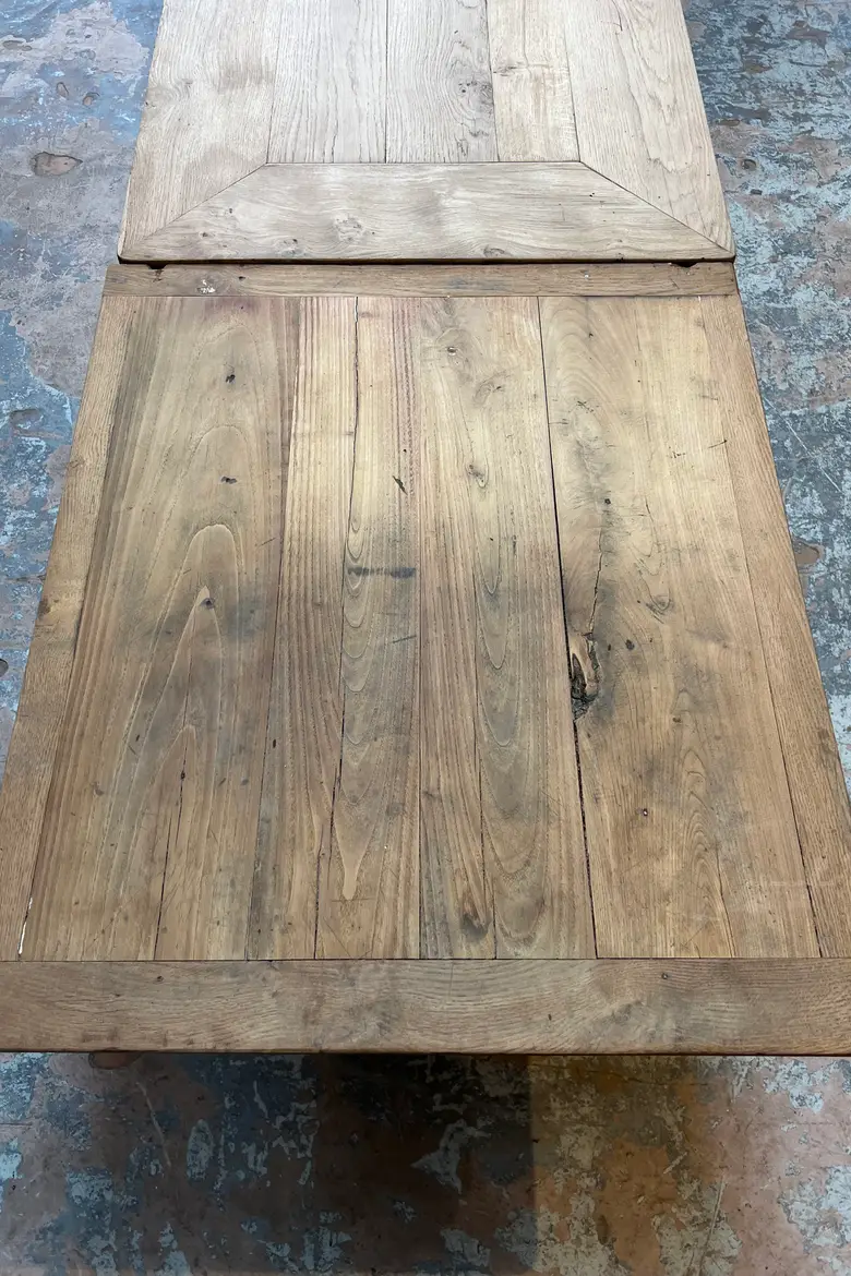 Table à rallonges en chêne et frêne