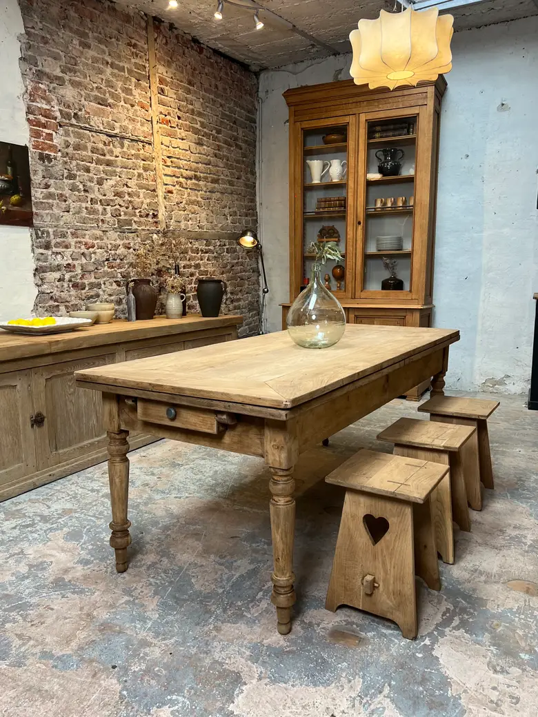 Table à rallonges en chêne et frêne