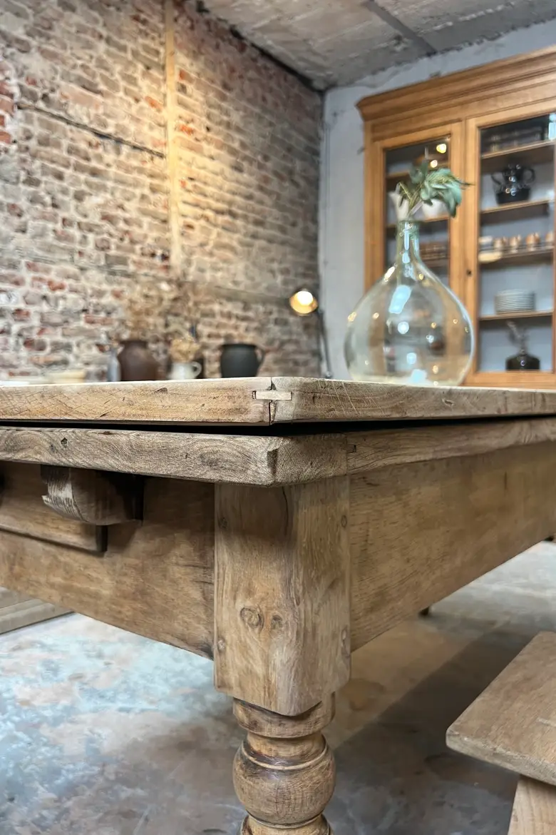 Table à rallonges en chêne et frêne