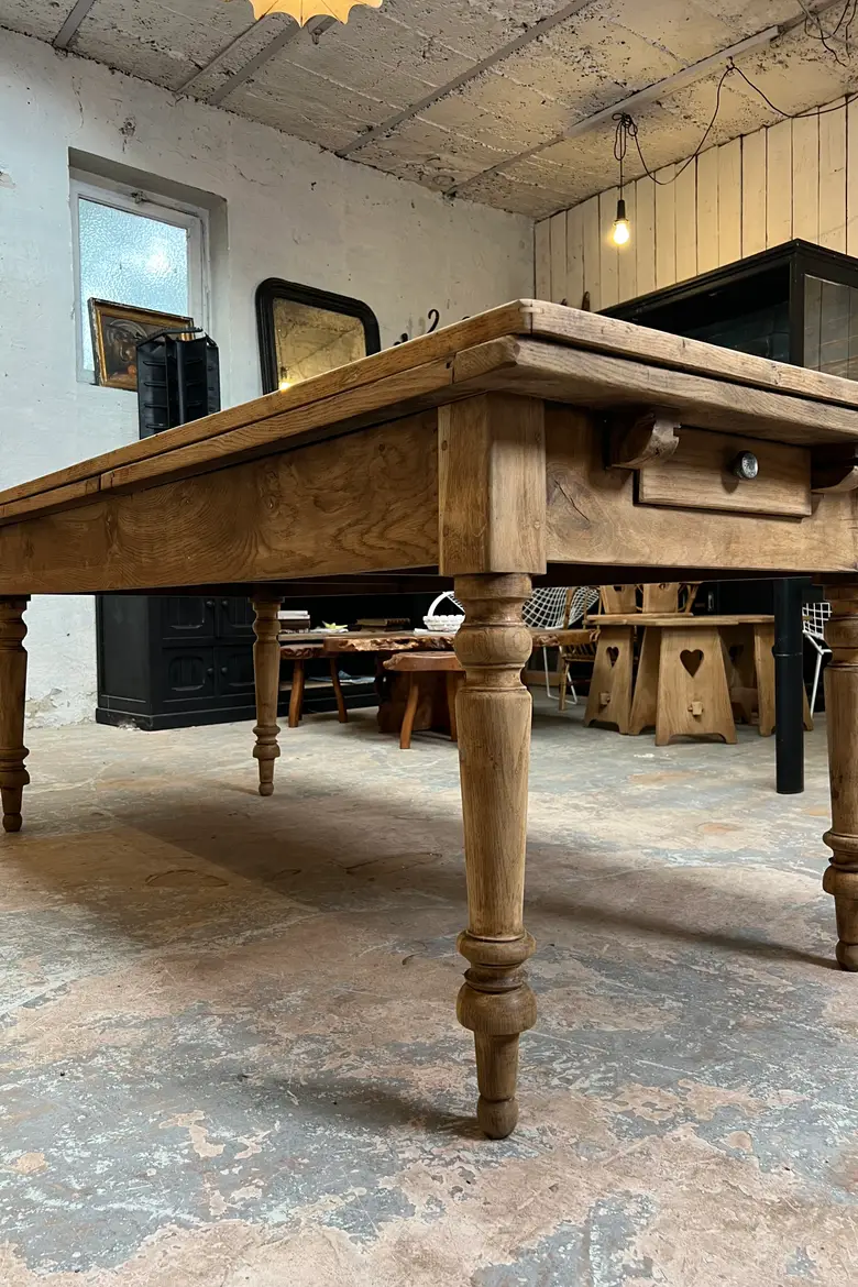 Table à rallonges en chêne et frêne