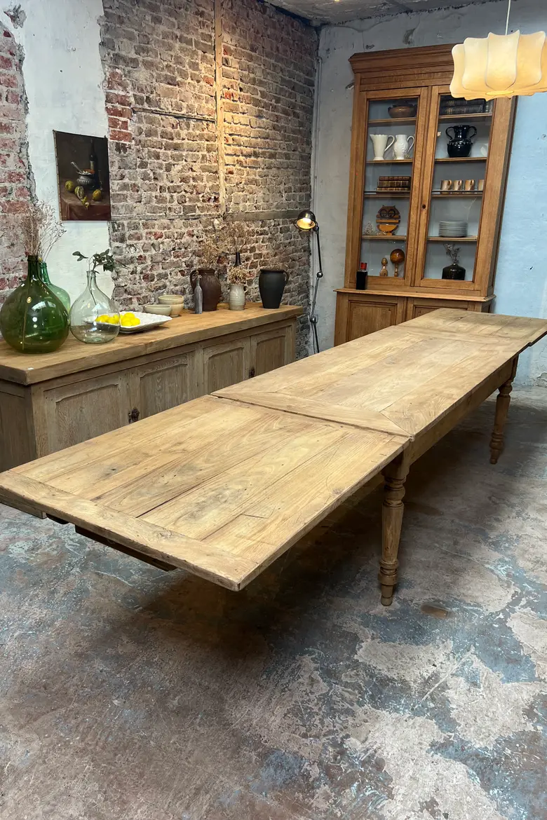 Table à rallonges en chêne et frêne