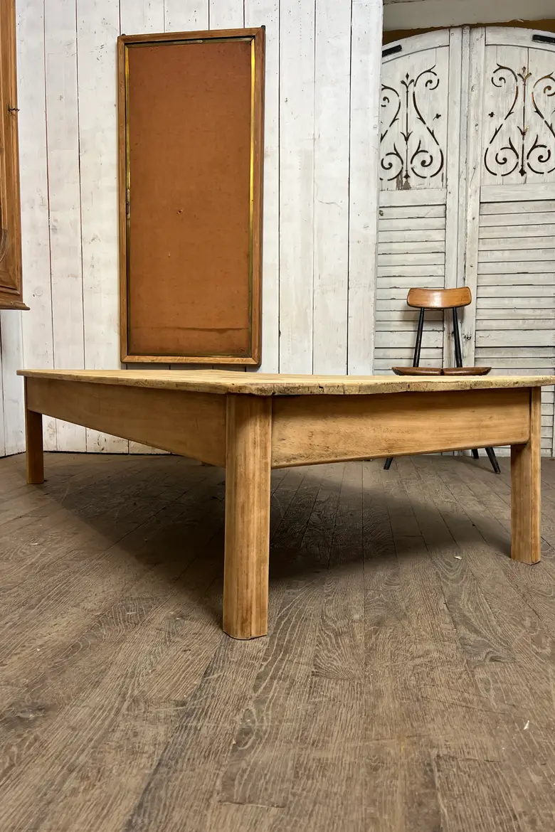 Table basse ancienne en peuplier