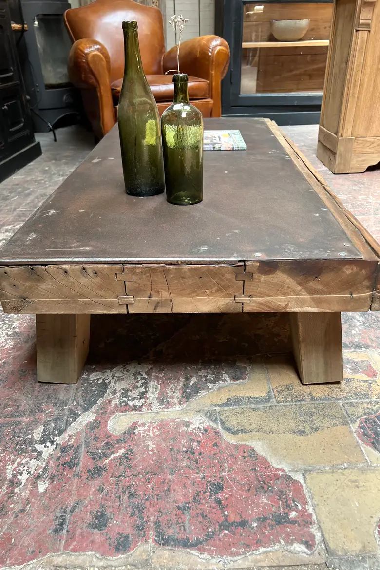 Table basse au style industriel