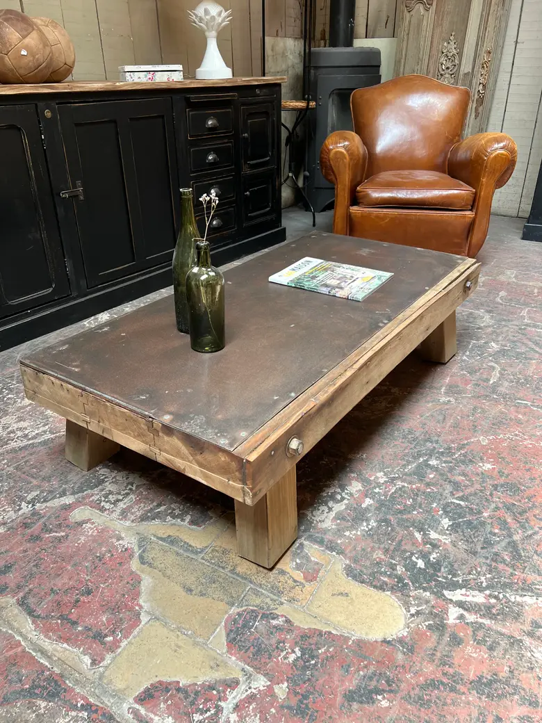 Table basse au style industriel