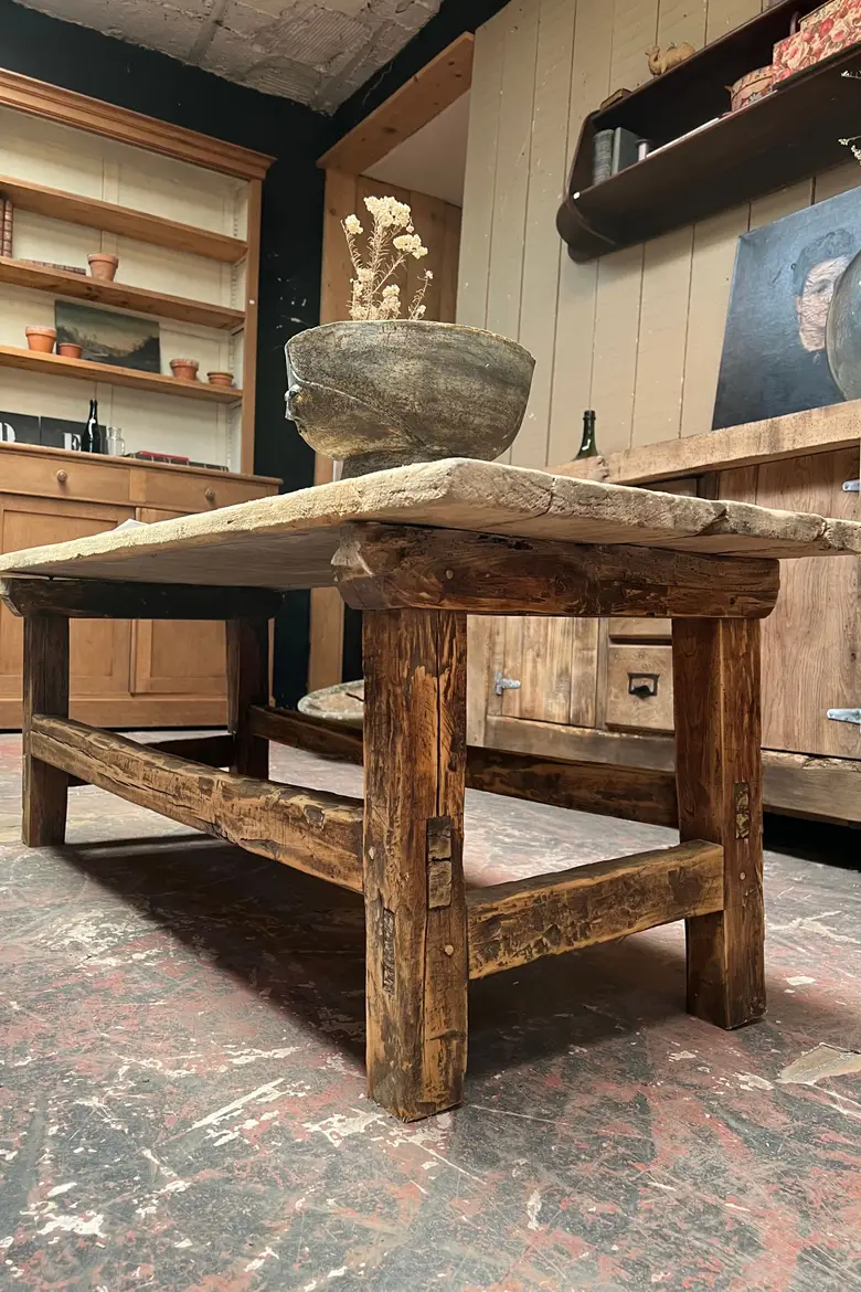 Table basse brutaliste Début XXème