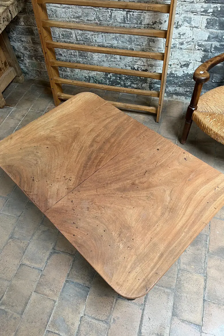Table basse en acajou Début XXème