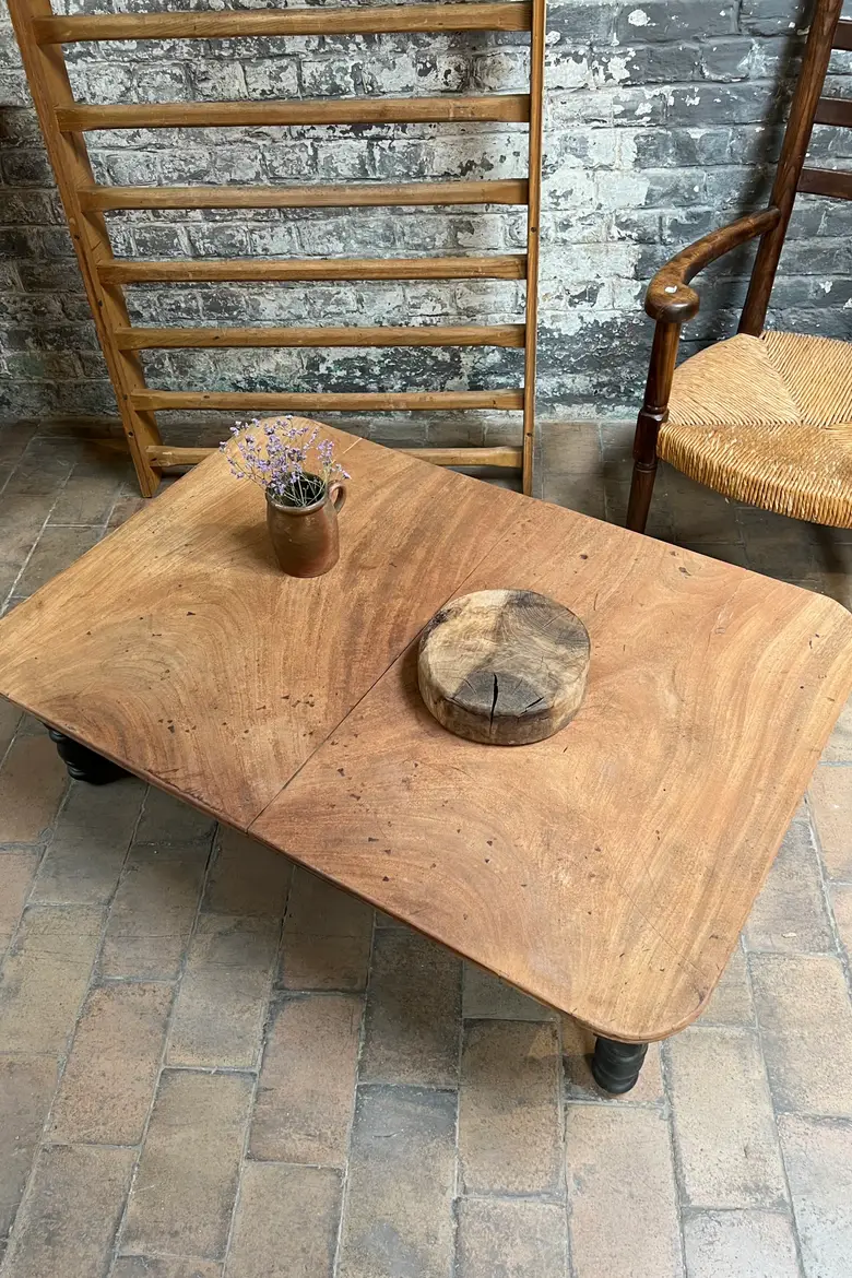 Table basse en acajou Début XXème