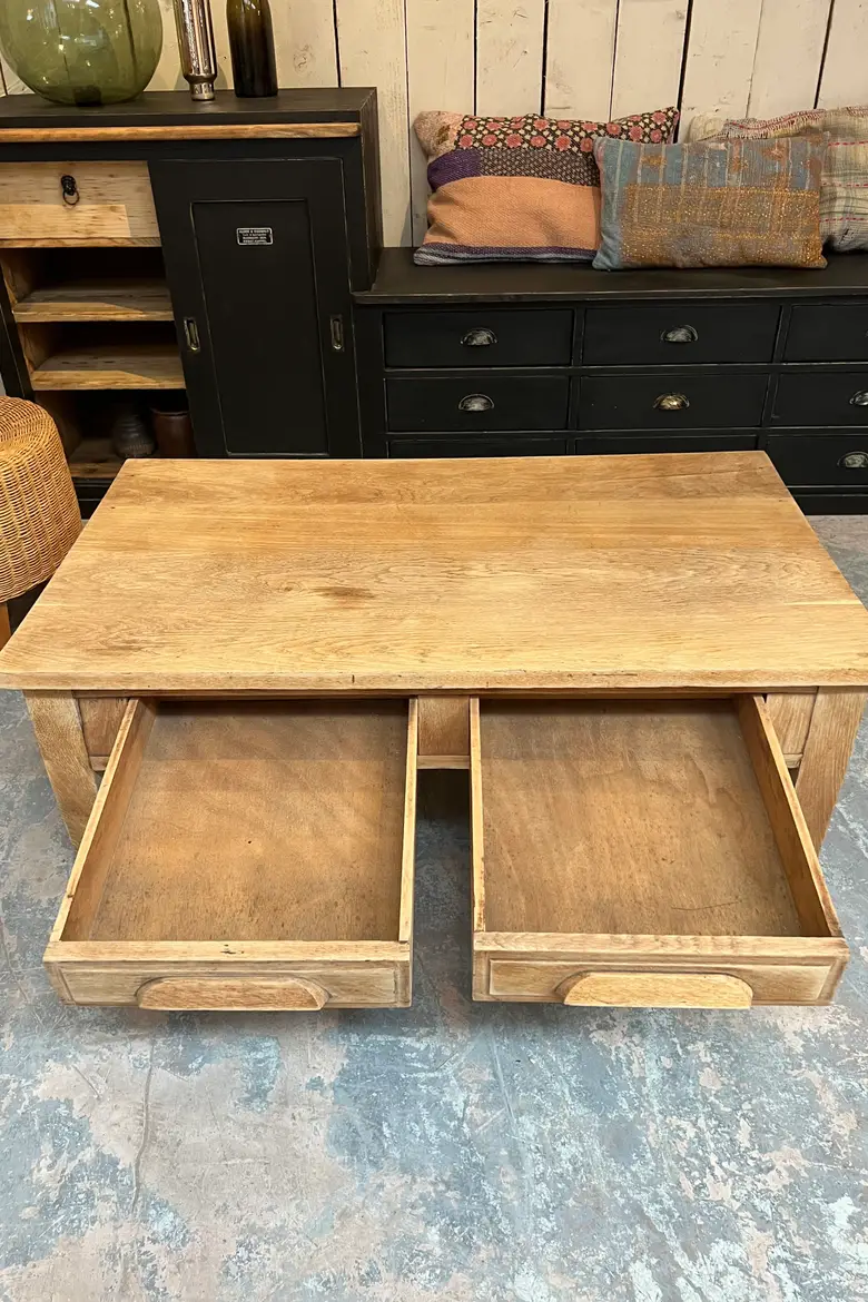 Table basse en chêne clair début 20e