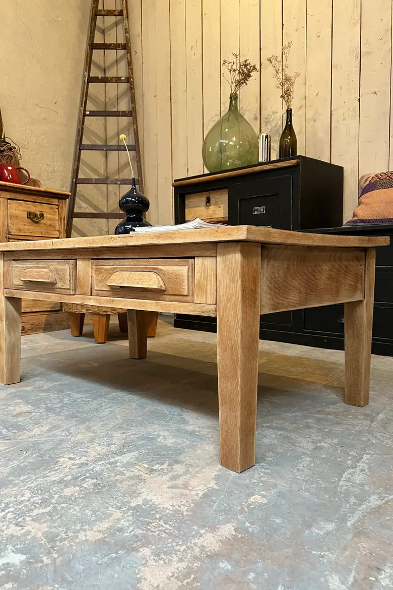 Table basse en chêne clair début 20e