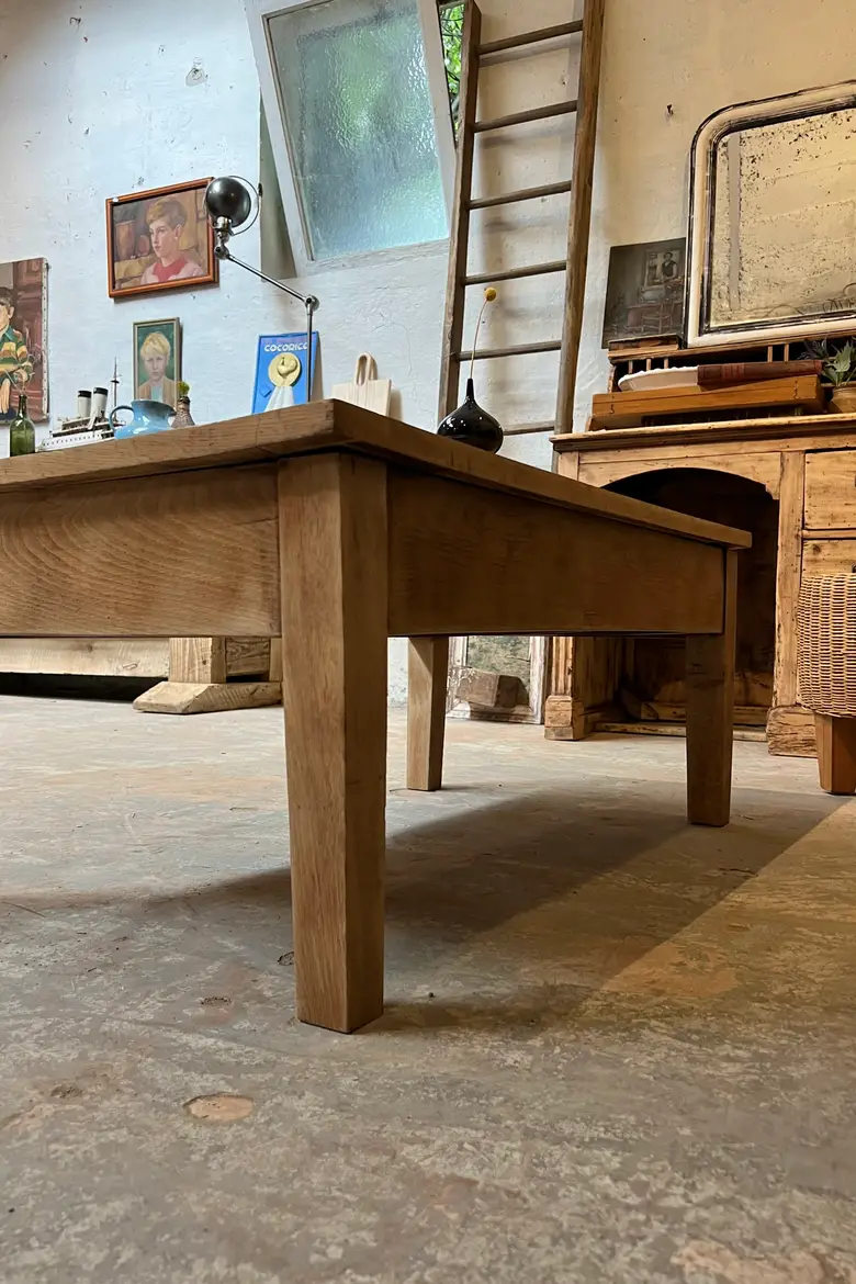 Table basse en chêne clair début 20e