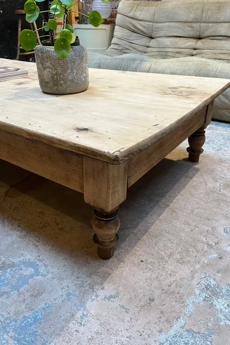 Table basse en hêtre Début XXème
