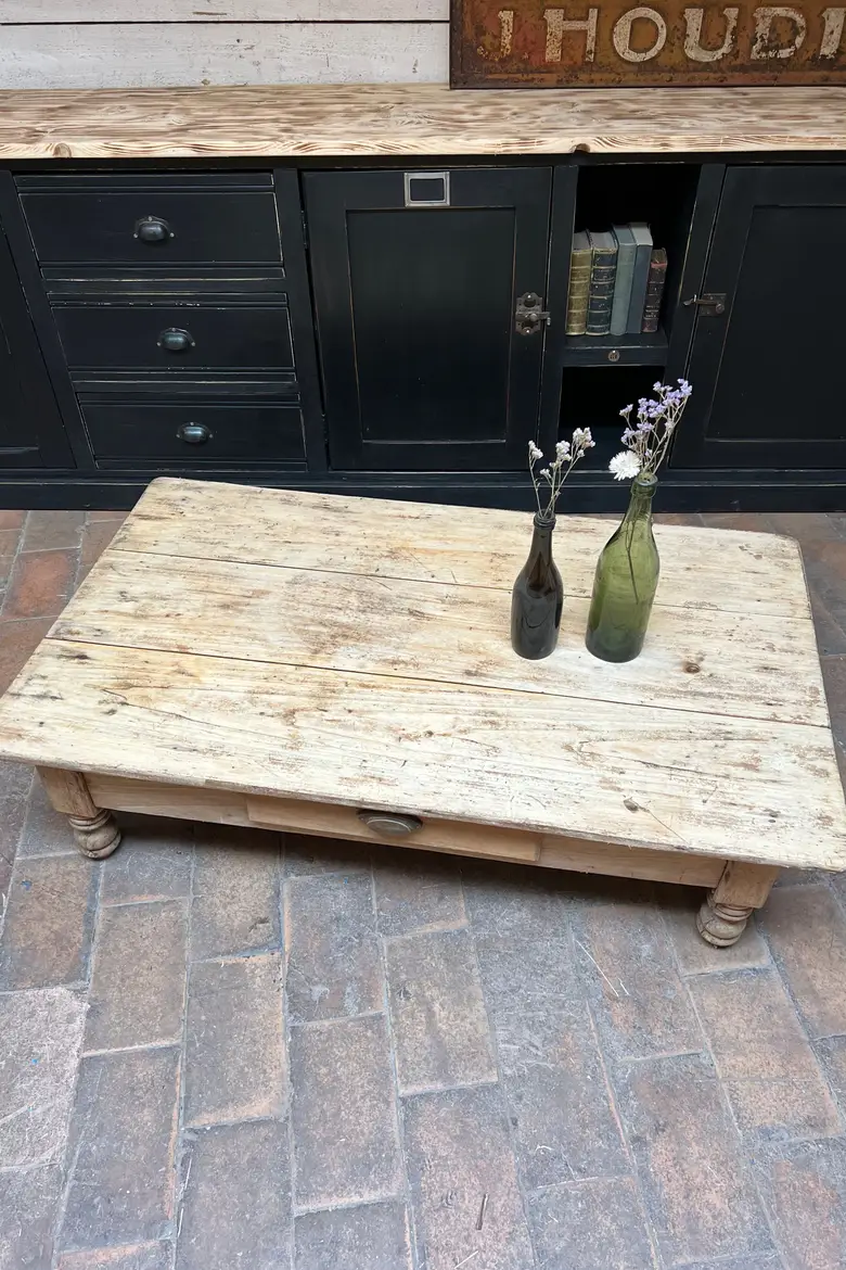 Table basse en hêtre Début XXème