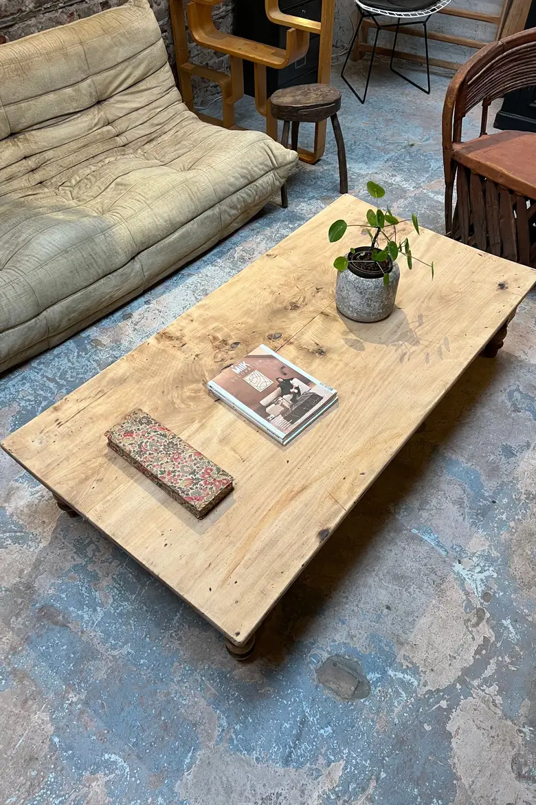 Table basse en hêtre Début XXème