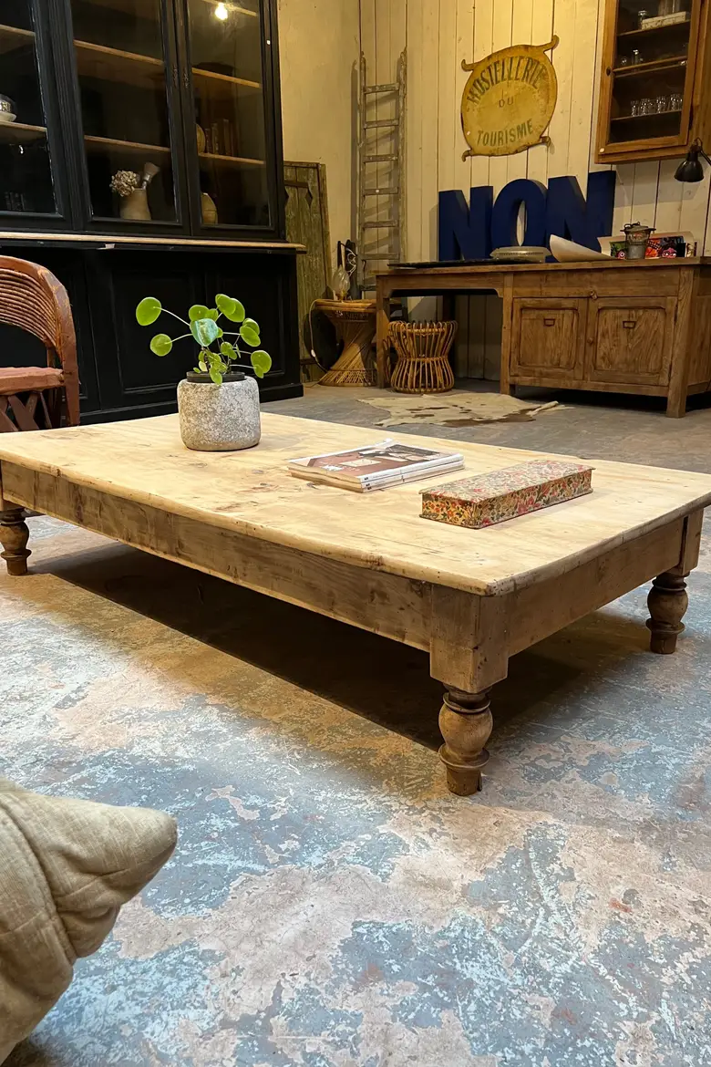 Table basse en hêtre Début XXème