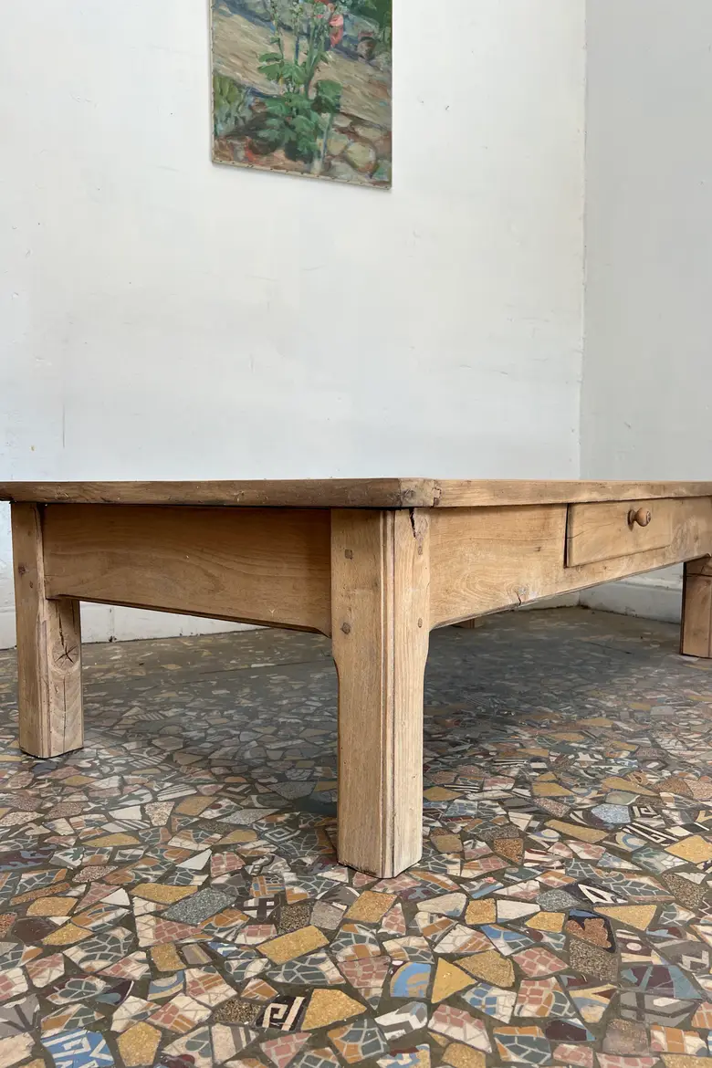 Table basse en hêtre - XXe siècle
