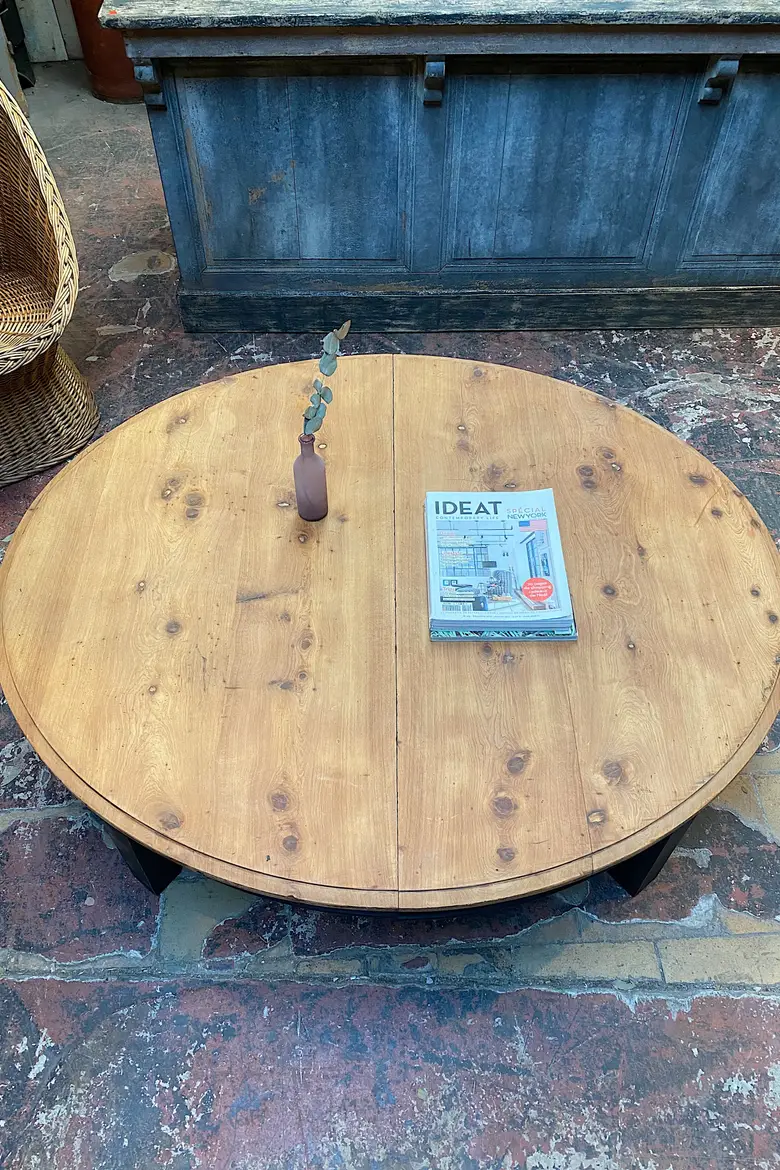 Table basse en loupe de merisier Début XXème