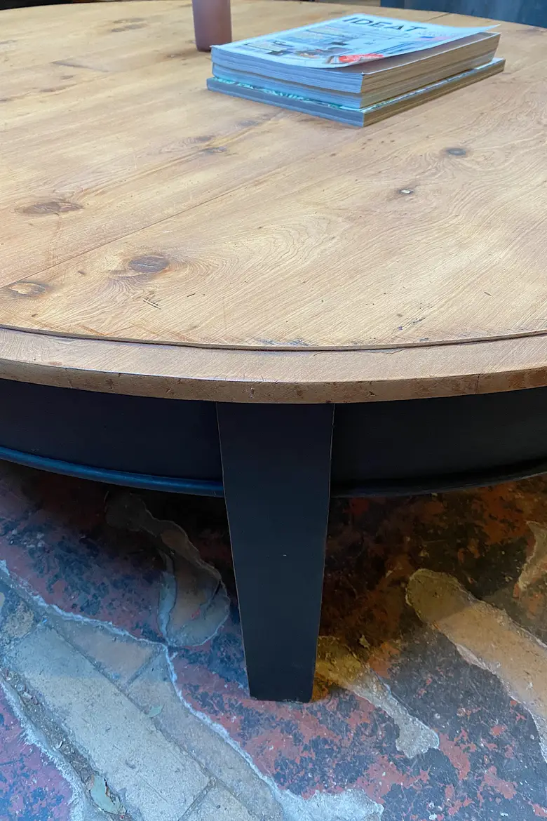 Table basse en loupe de merisier Début XXème