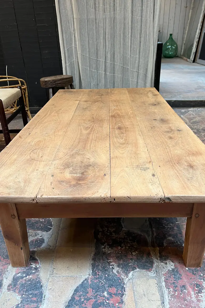 Table basse en merisier Début XXème