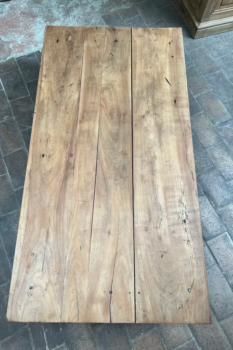 Table basse en merisier Début XXème