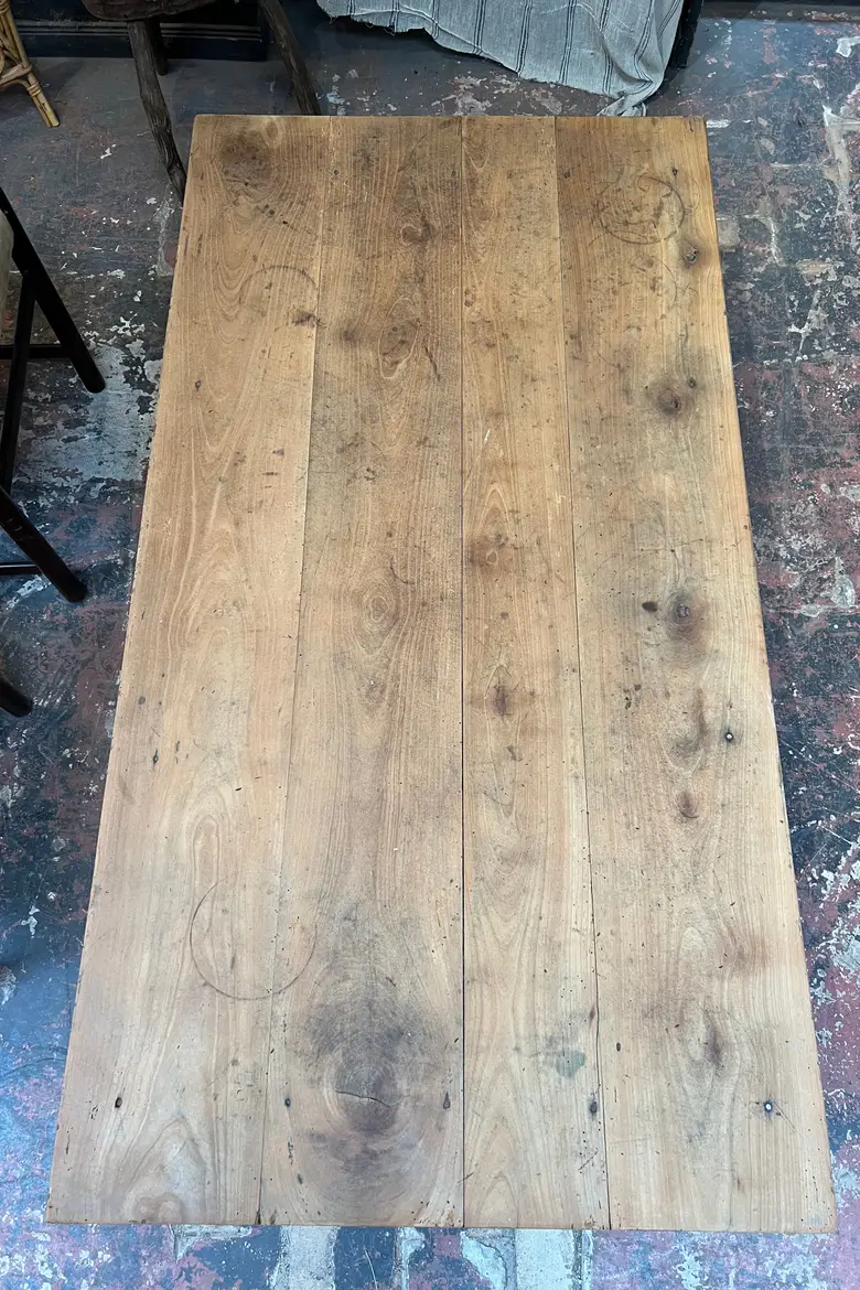 Table basse en merisier Début XXème