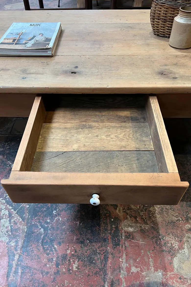 Table basse en merisier Début XXème