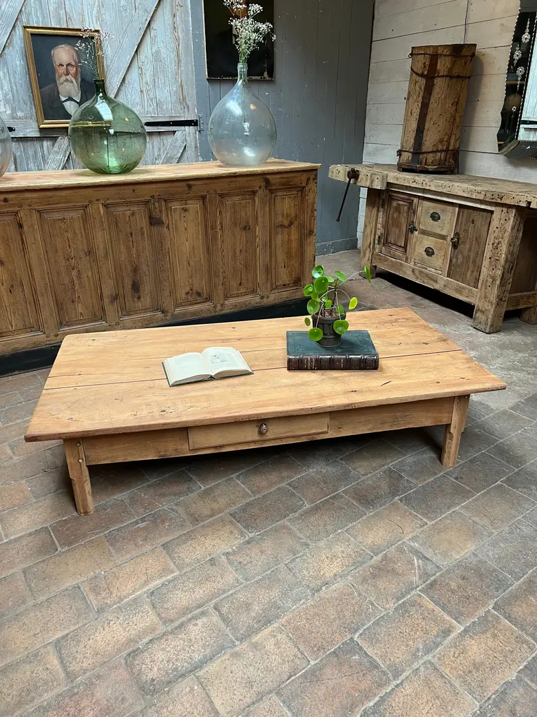 Table basse en merisier Début XXème