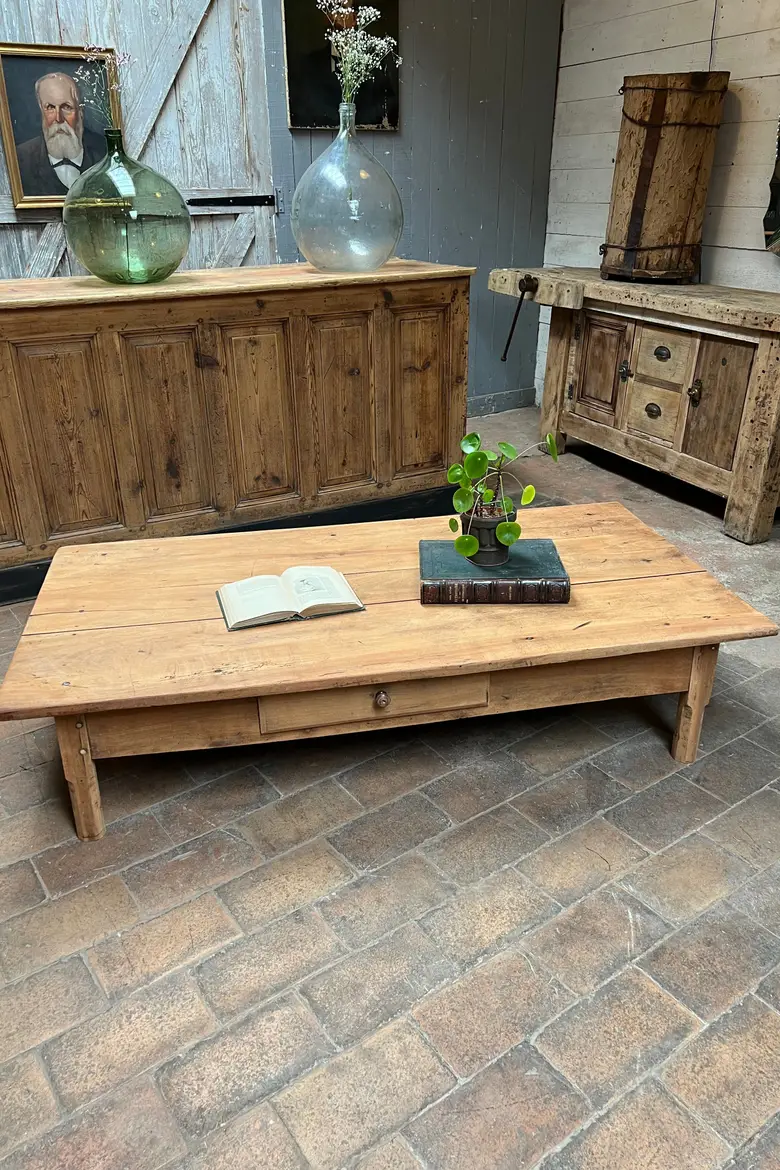 Table basse en merisier Début XXème