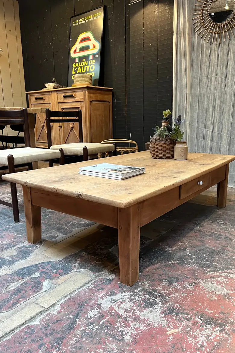 Table basse en merisier Début XXème