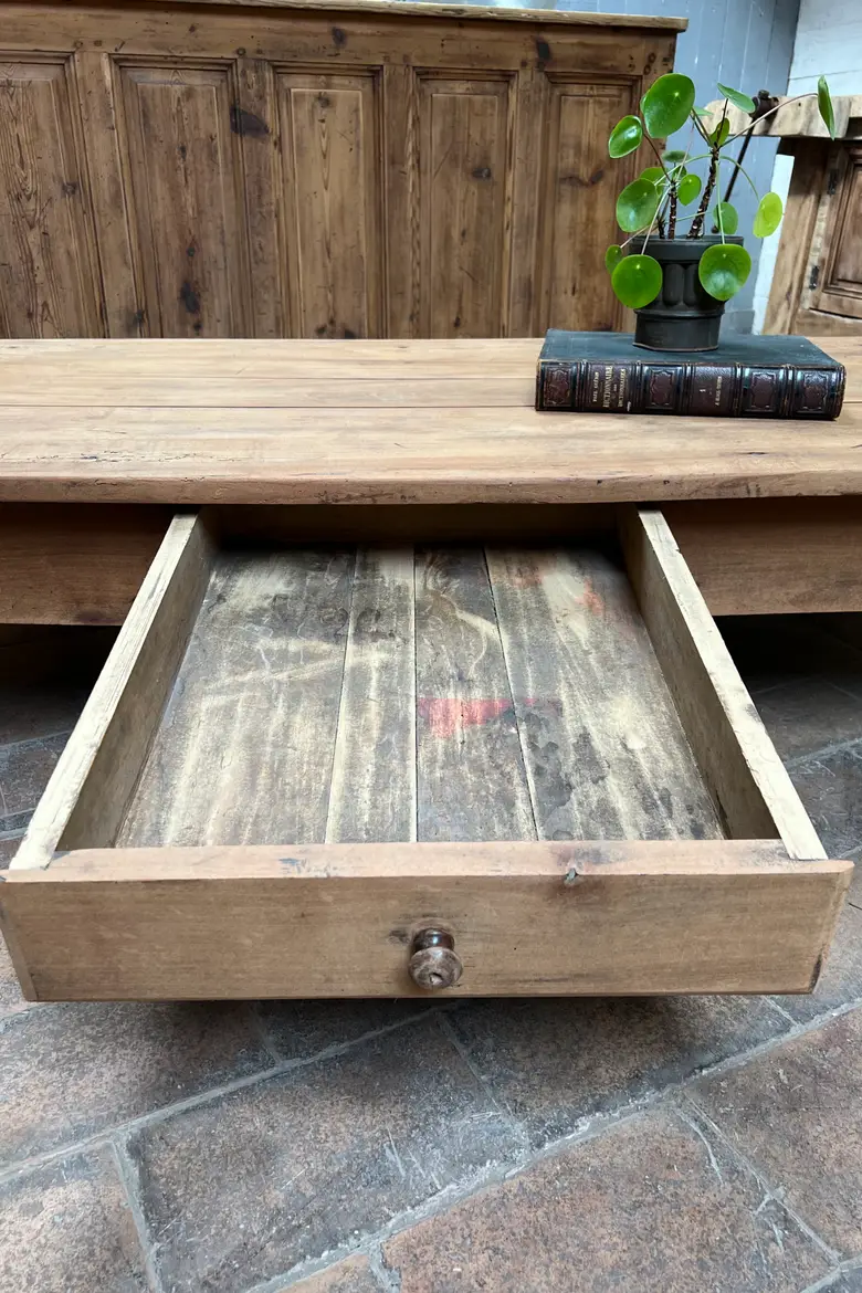 Table basse en merisier Début XXème