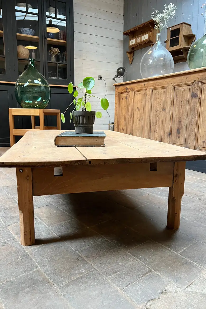 Table basse en merisier Début XXème