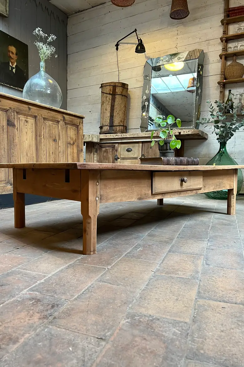 Table basse en merisier Début XXème