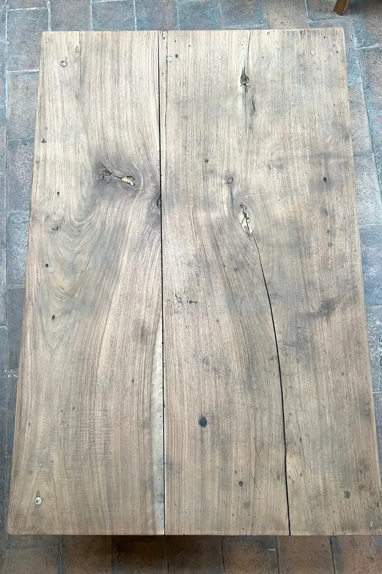 Table basse en noyer Début XXème