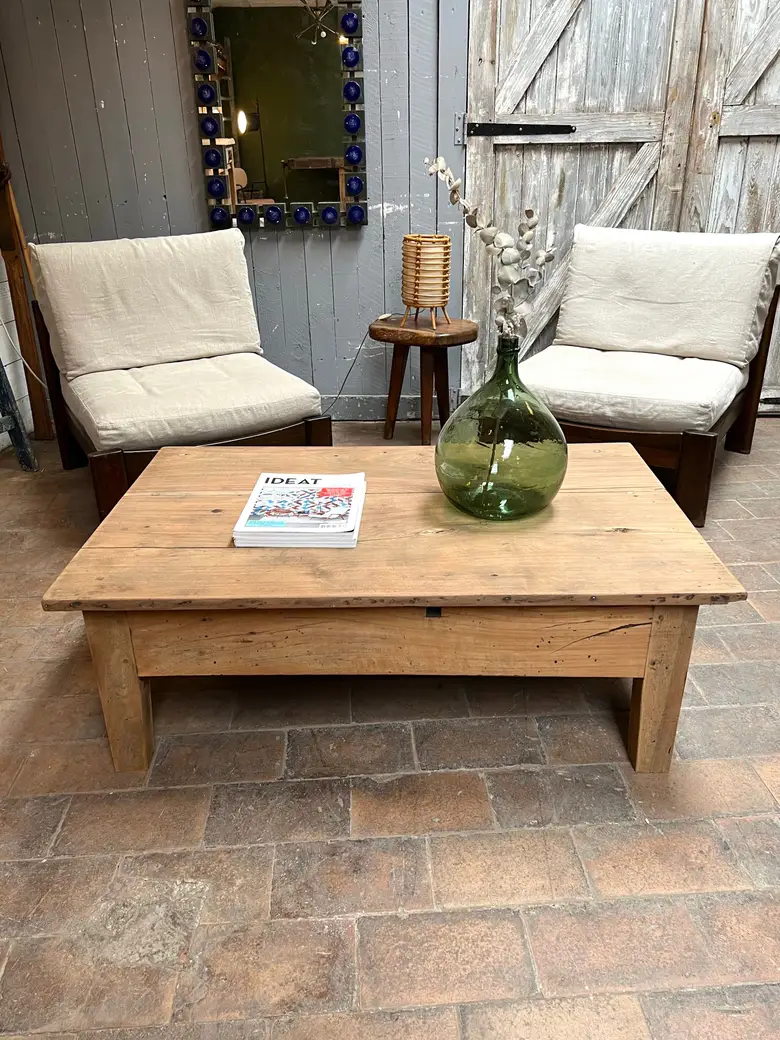 Table basse en noyer Début XXème