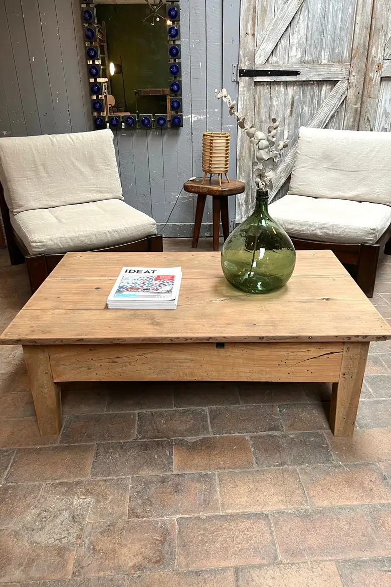 Table basse en noyer Début XXème