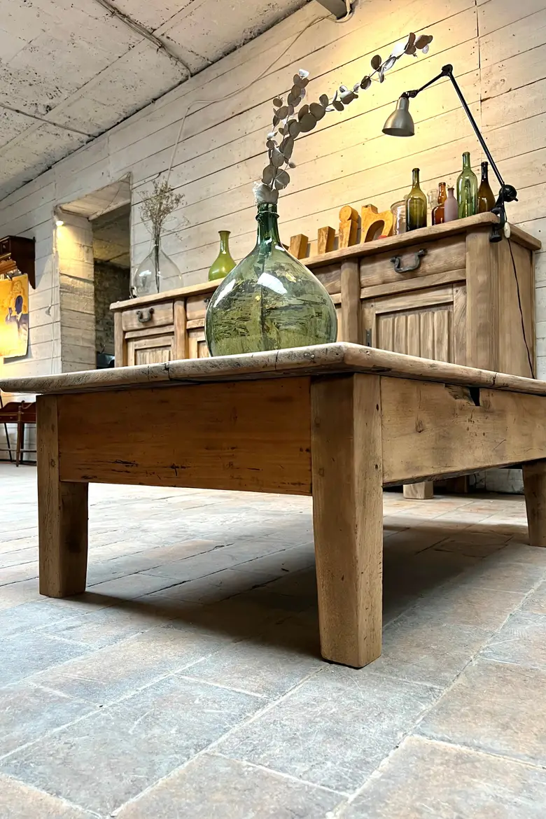 Table basse en noyer Début XXème