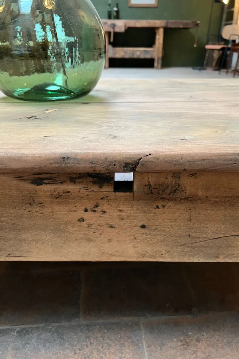 Table basse en noyer Début XXème