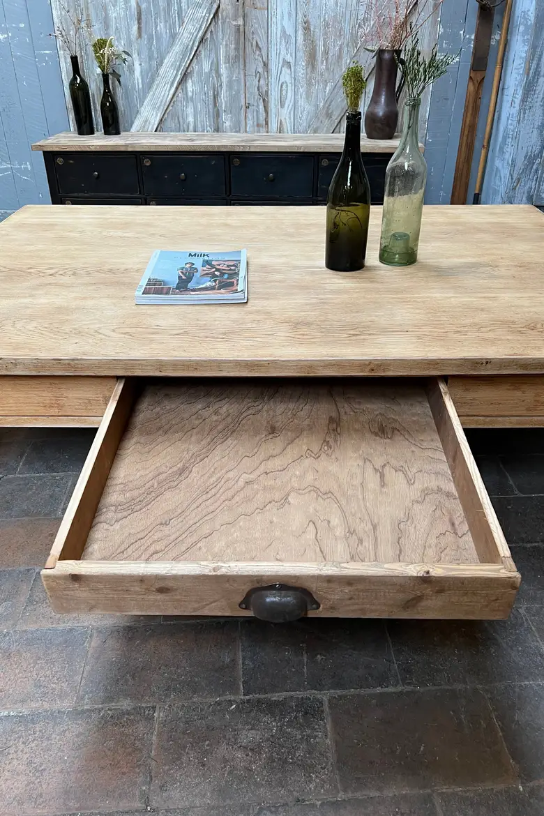 Table basse en placage chêne Début XXème