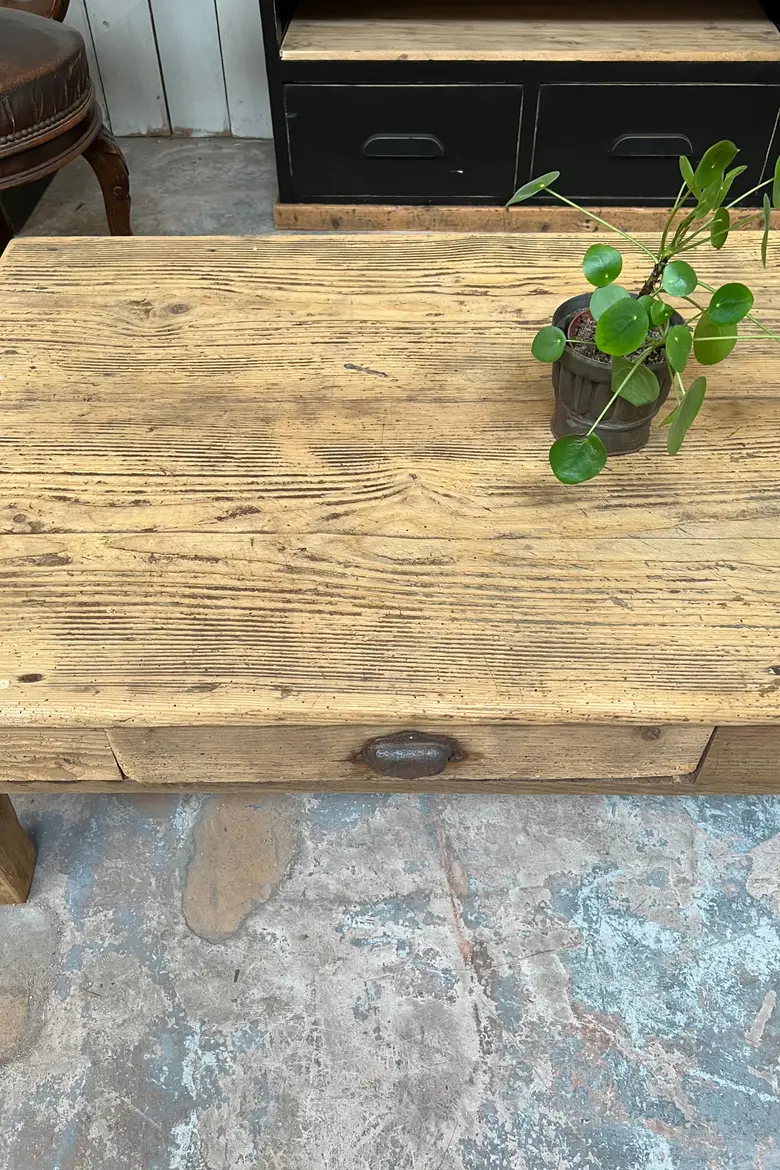 Table basse en sapin Début XXème