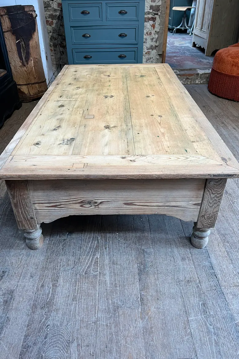 Table basse en sapin Début XXème