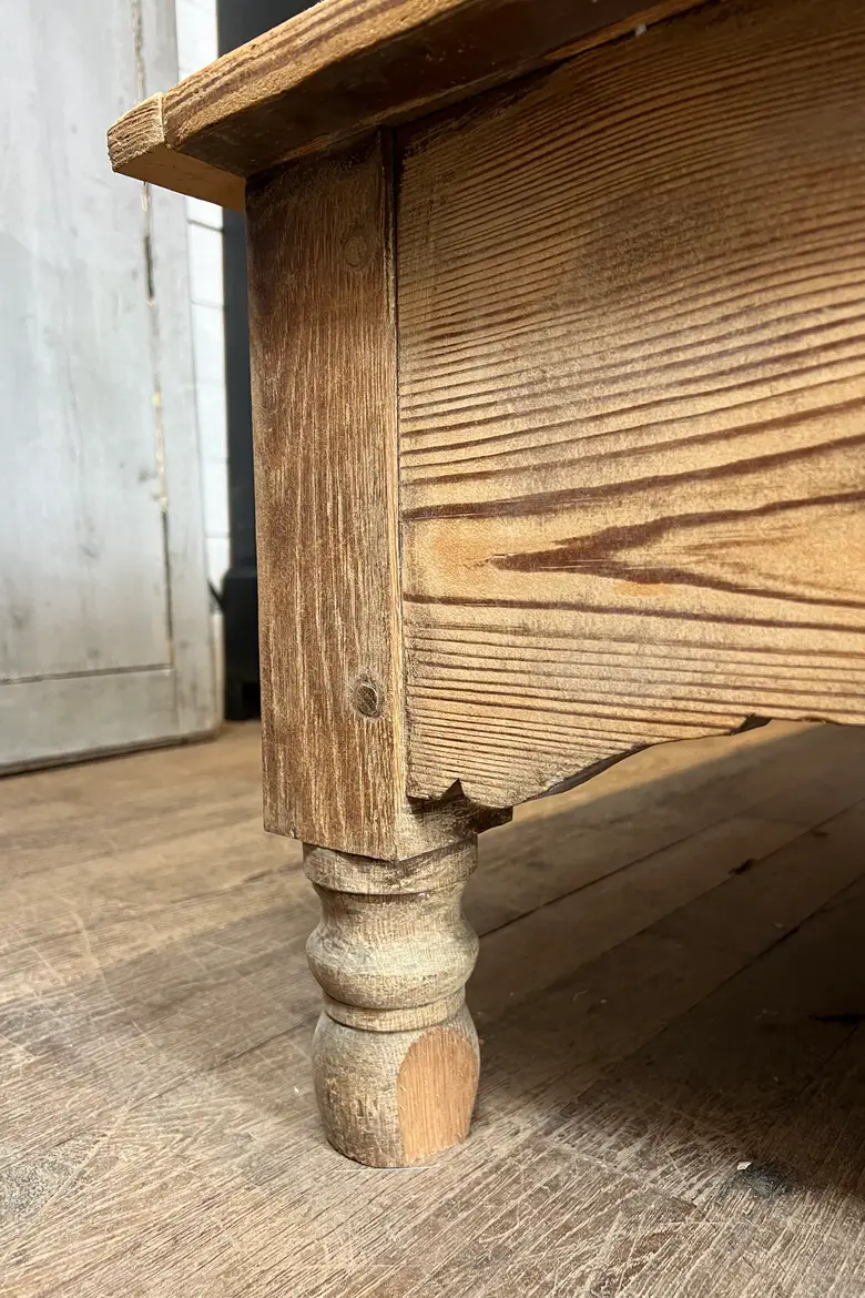 Table basse en sapin Début XXème