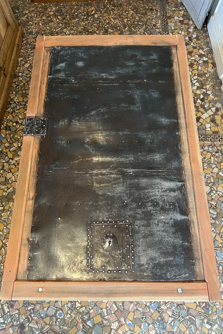 Table basse fabriquée avec une porte Japonaise