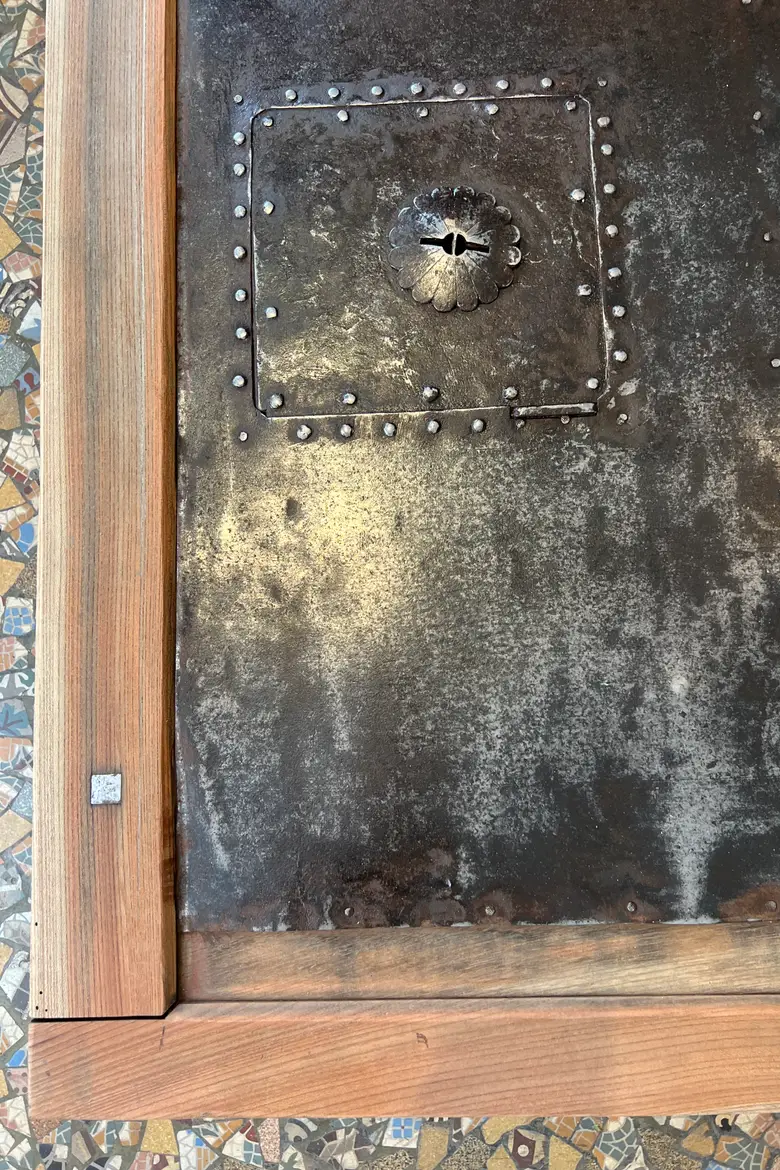 Table basse fabriquée avec une porte Japonaise