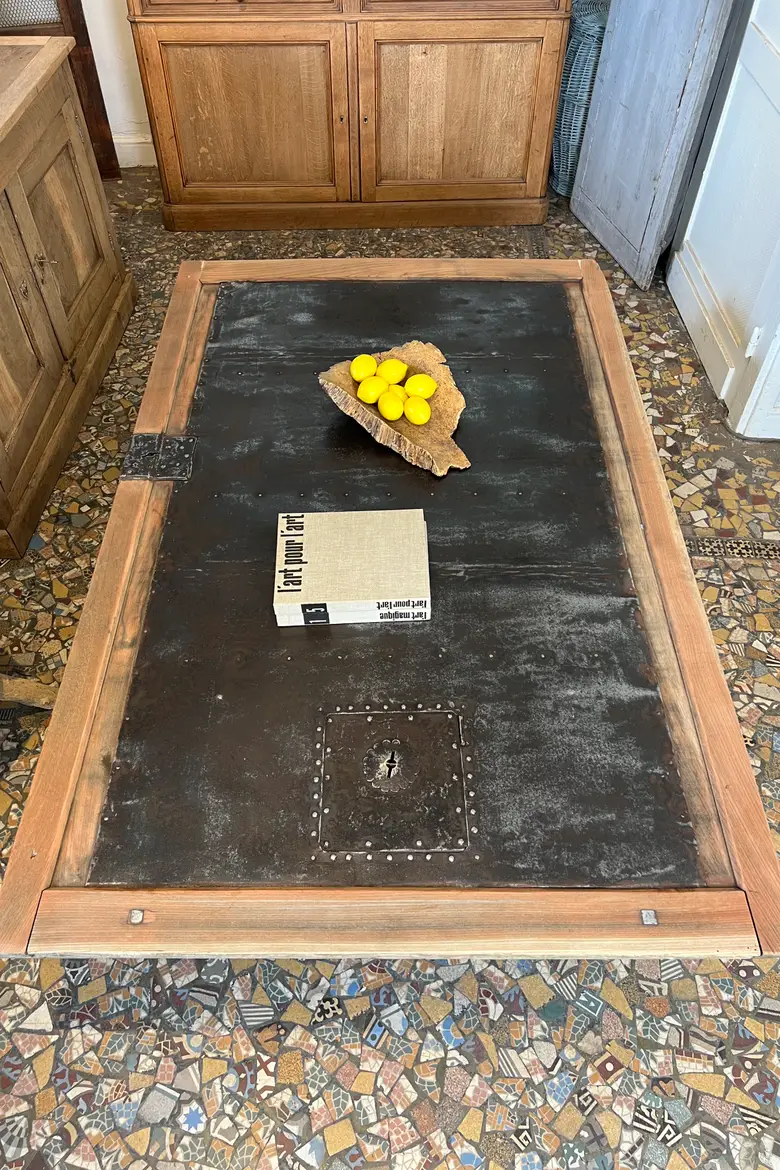 Table basse fabriquée avec une porte Japonaise