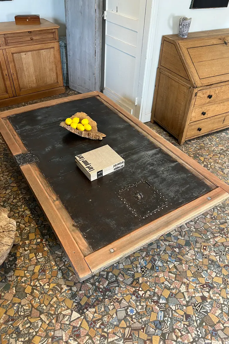Table basse fabriquée avec une porte Japonaise