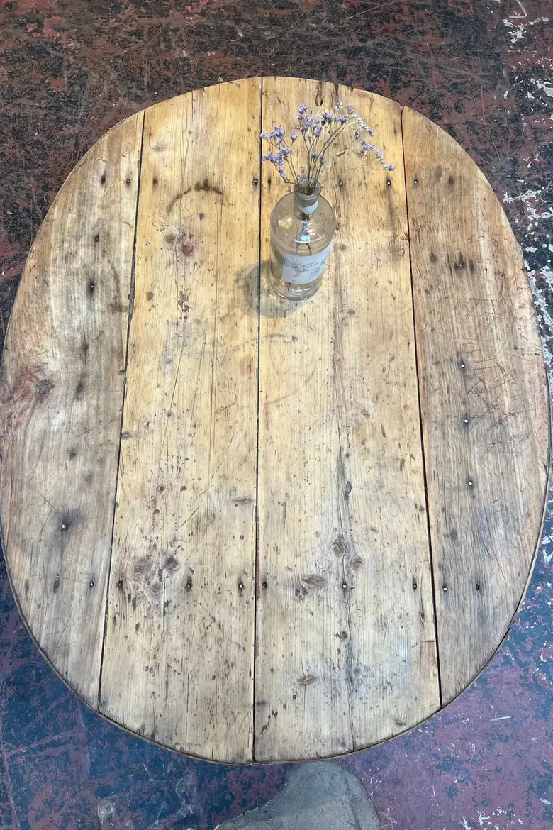 Table basse ovale en sapin Début XXème