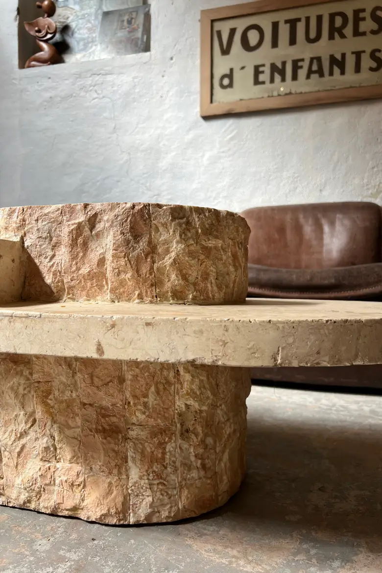 Table basse vintage en placage de travertin 1970