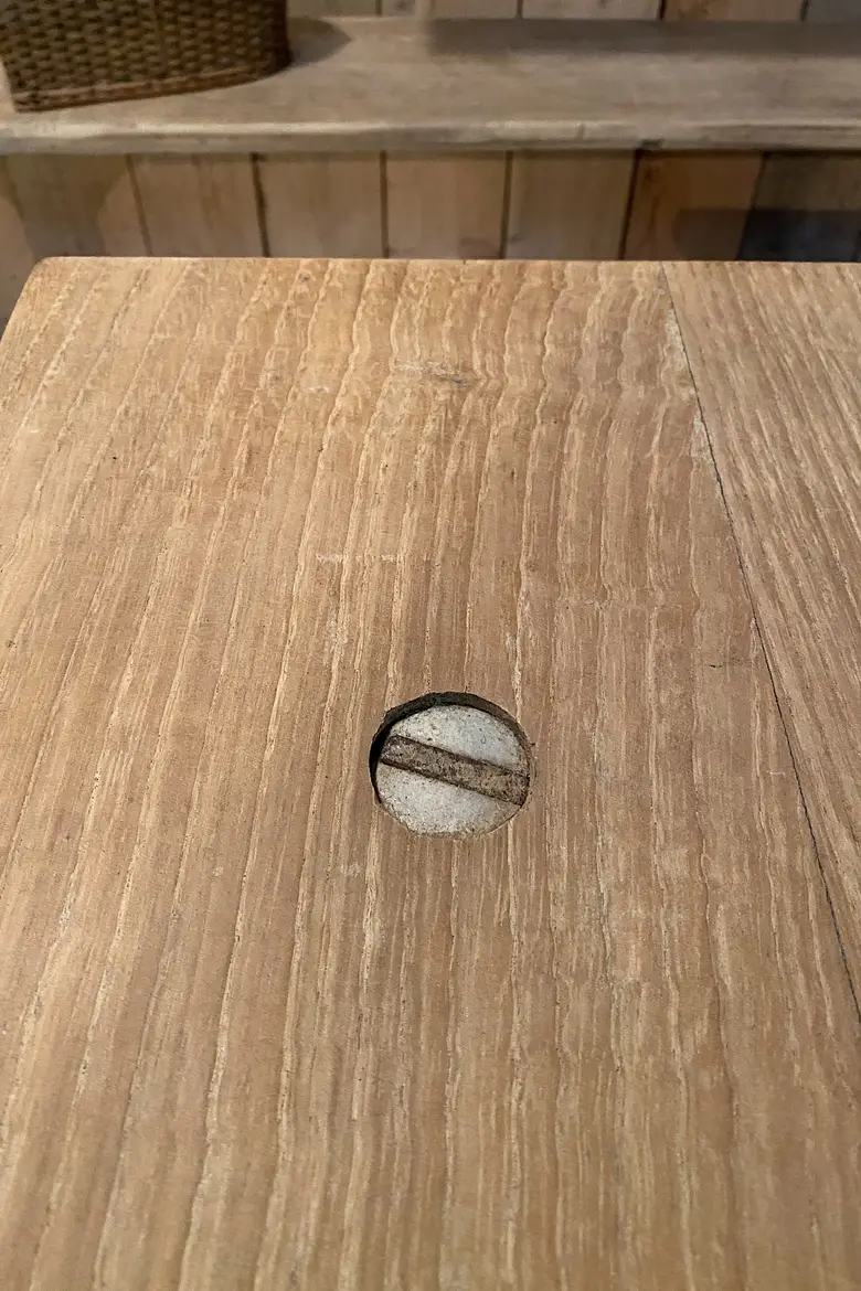 Table brutaliste en châtaignier Années 60