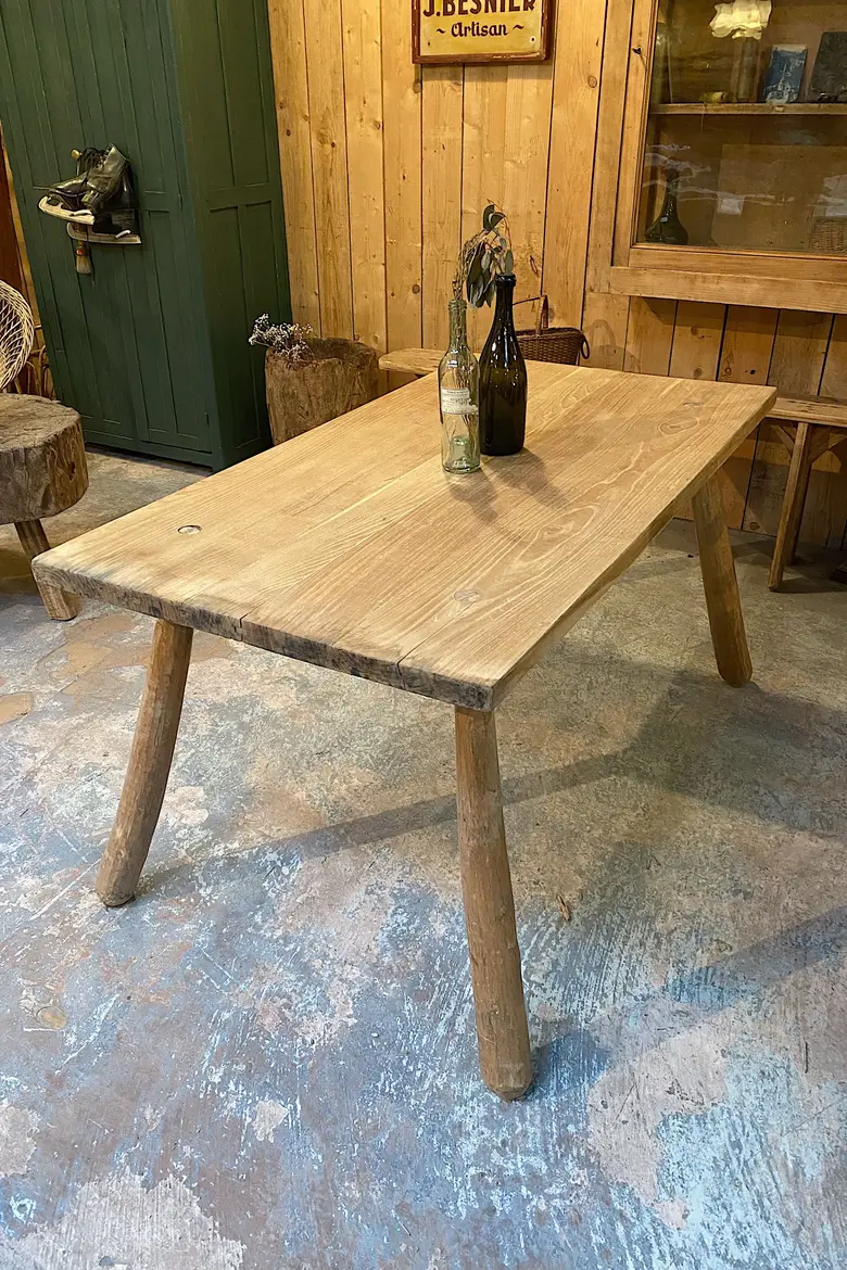 Table brutaliste en châtaignier Années 60