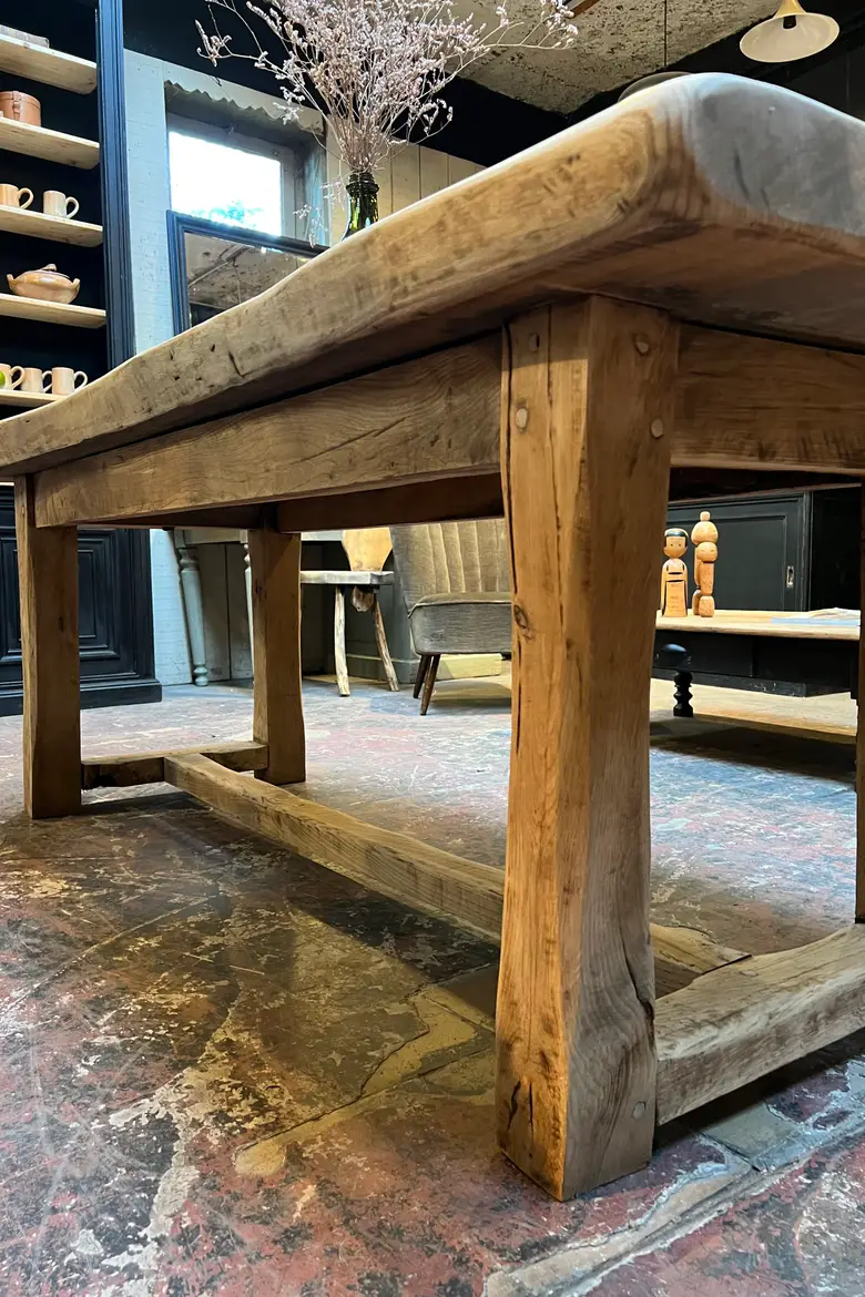Table brutaliste en chêne brut Années 60